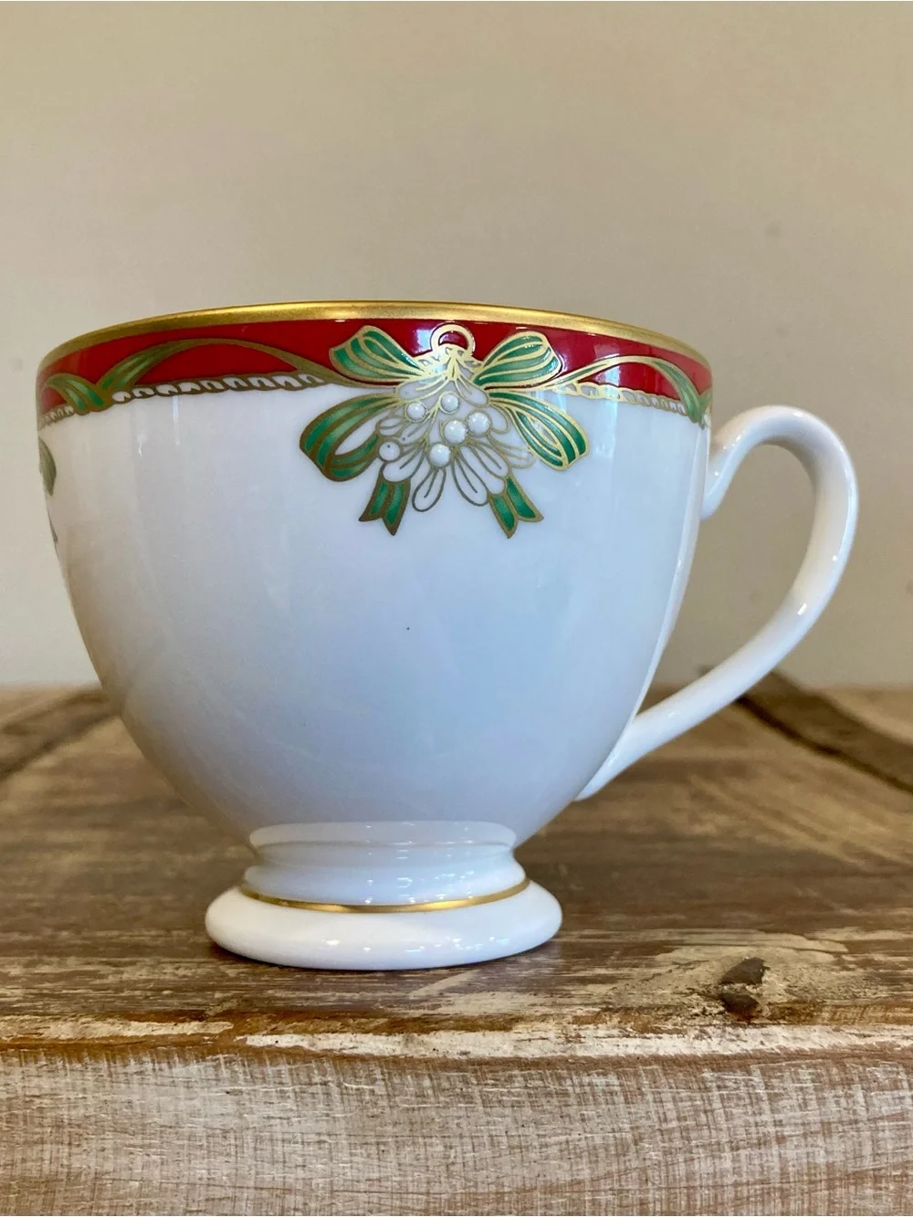 Waterford Holiday Ribbons Teacup Fine China With Red Gold & Green Trim